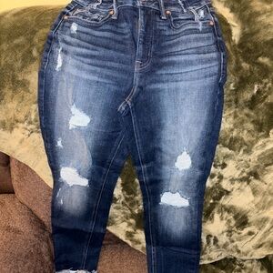 Trendy Distressed Ankle Jeans in Deep Blue